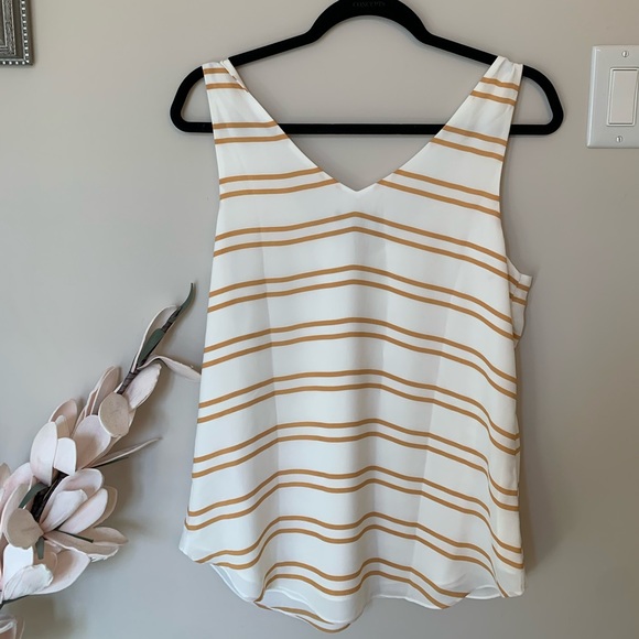 NWT - RW&Co v-neck sleeveless stripped shirt - Picture 3 of 3